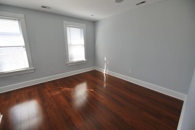 Building Photo - 310 E Beck St