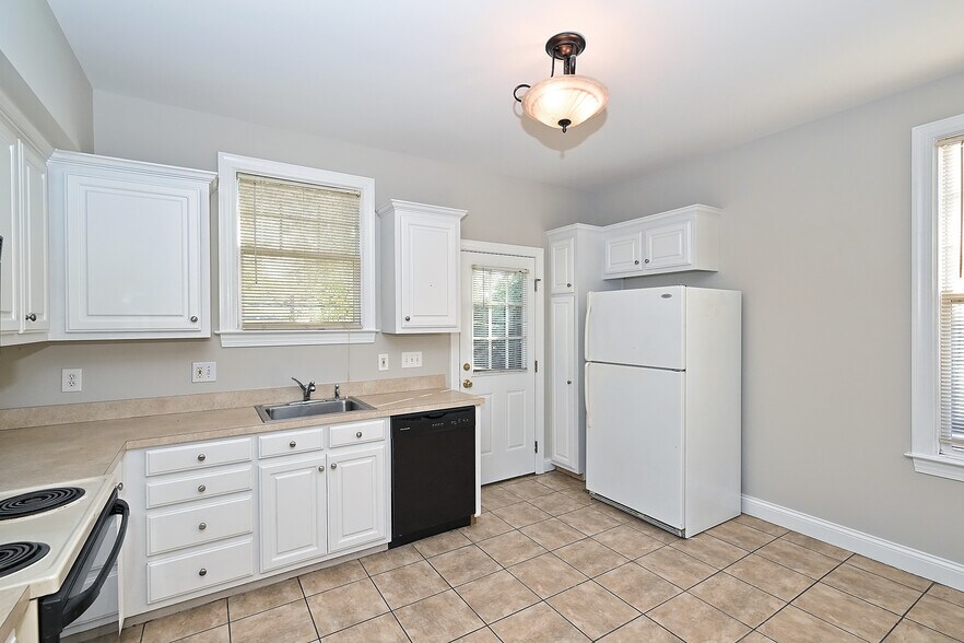 Building Photo - 1601 Wilmore Dr