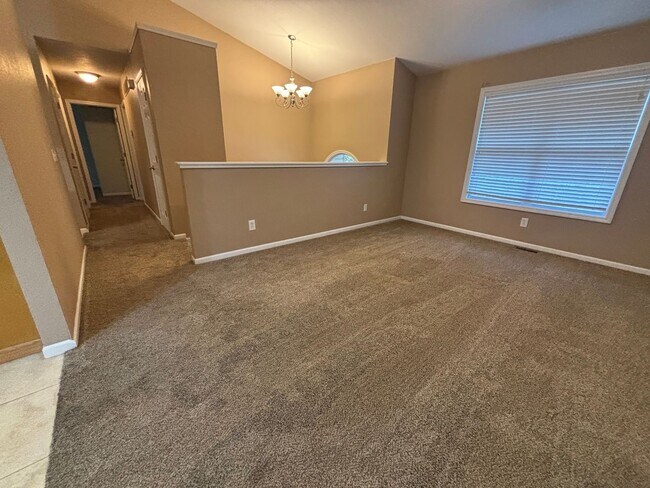 Building Photo - Beautiful 3 Bed • 3 Bath Split-Level Home — Lake Ozark, MO