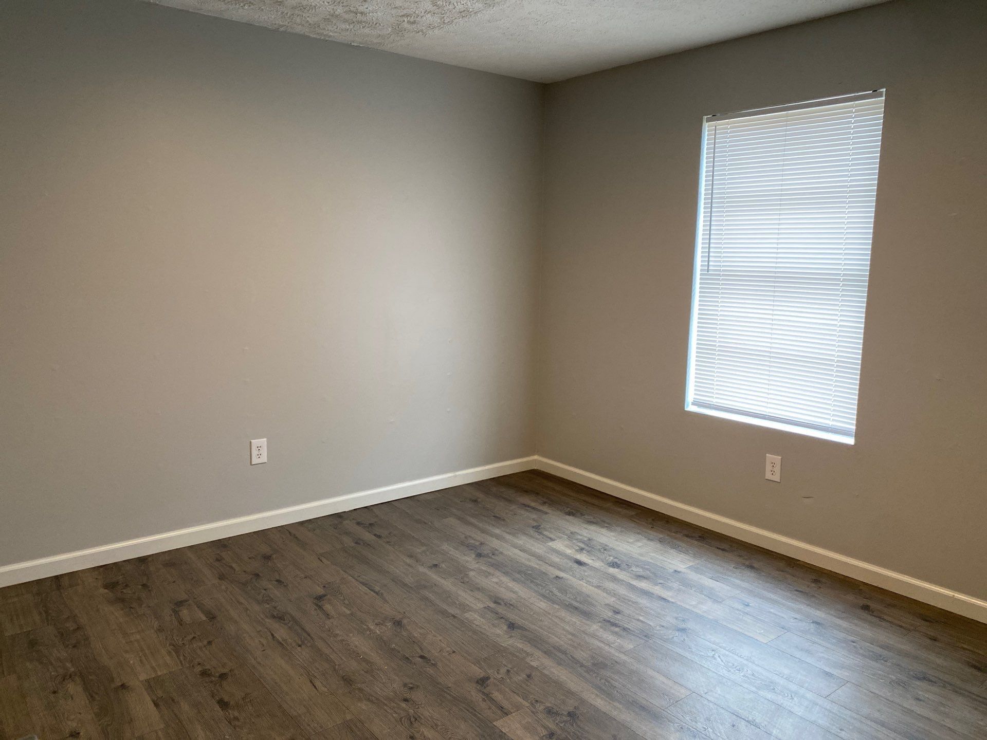 Building Photo - 4 Susan Cv