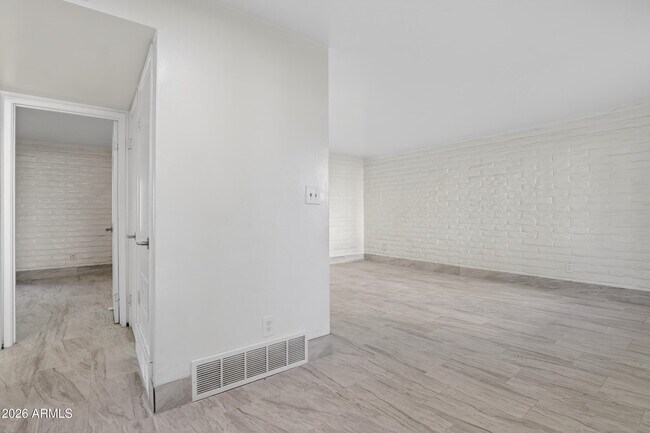 Building Photo - 2925 N 38th St