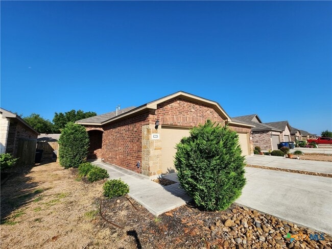 Building Photo - 1221 FM306