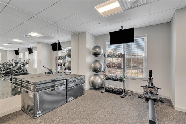 Building Photo - 325 East Paces Ferry Rd NE