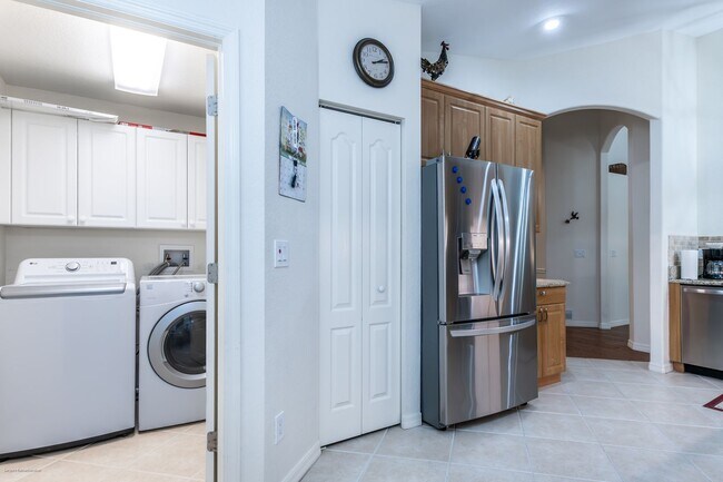 Building Photo - IMMACULATE TURNKEY FURNISHED- NEAR TWIN ISLES COUNTRY GOLF CLUB