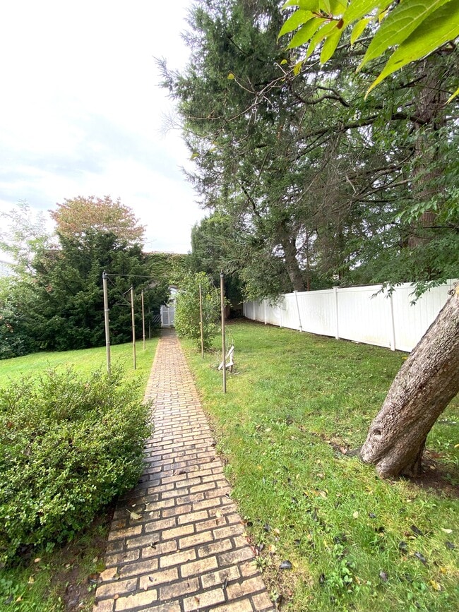 Building Photo - 82 Bergen Ave