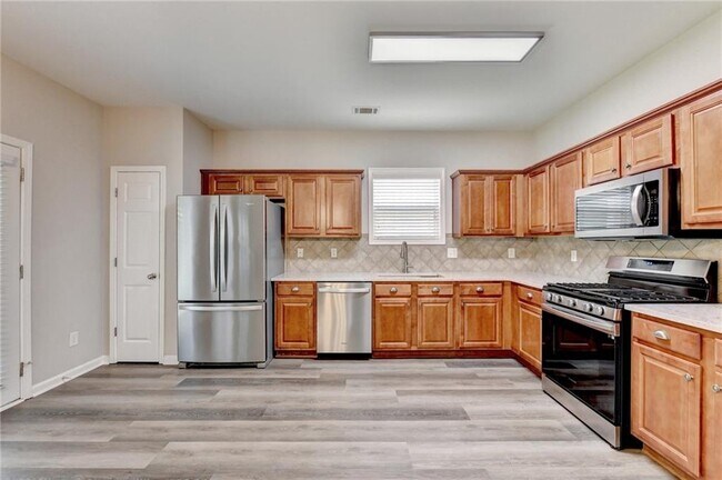 Building Photo - 2208 Staunton Dr NW