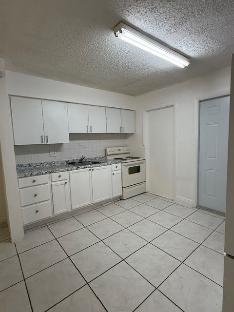 Building Photo - 1125 NW 5th Ave