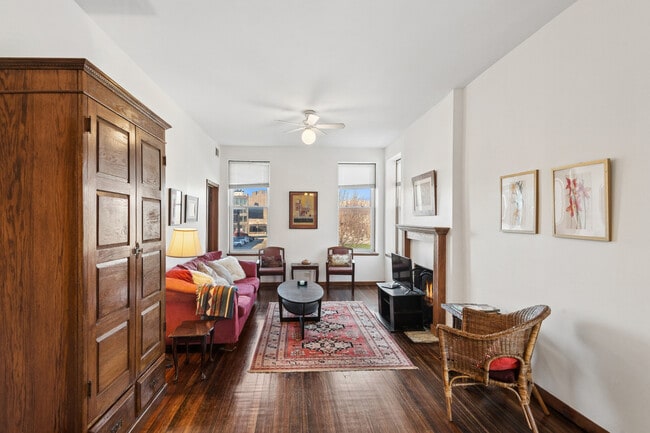 Building Photo - 4057 N Damen Ave