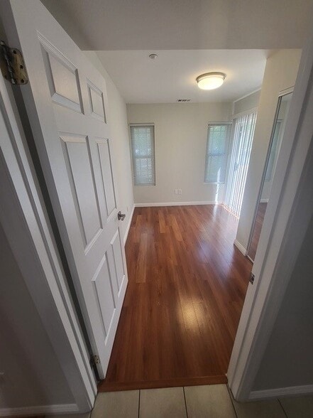 Building Photo - 3914 W Victory Blvd