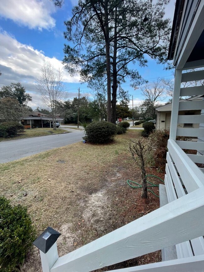 Building Photo - 2 Bed / 2 Bath with office space Home for Rent – Renovated Kitchen & Fenced Backyard