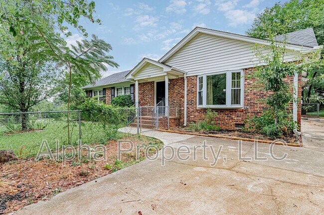 Building Photo - 134 Saturn Ln