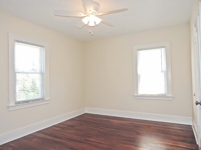 Building Photo - 3 Bed - 1.5 Bath Colonial for Rent in Cleveland Heights!