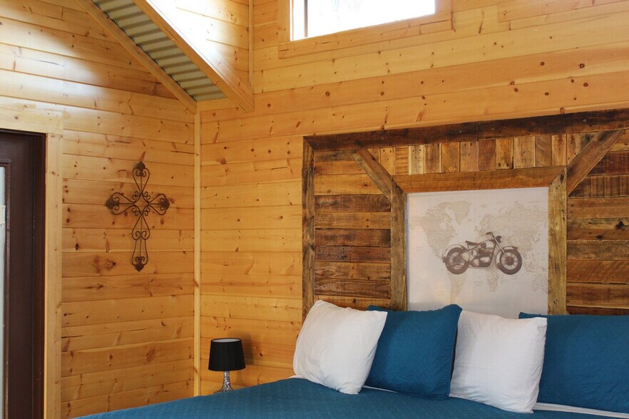 Building Photo - 299 Willow Springs Dr