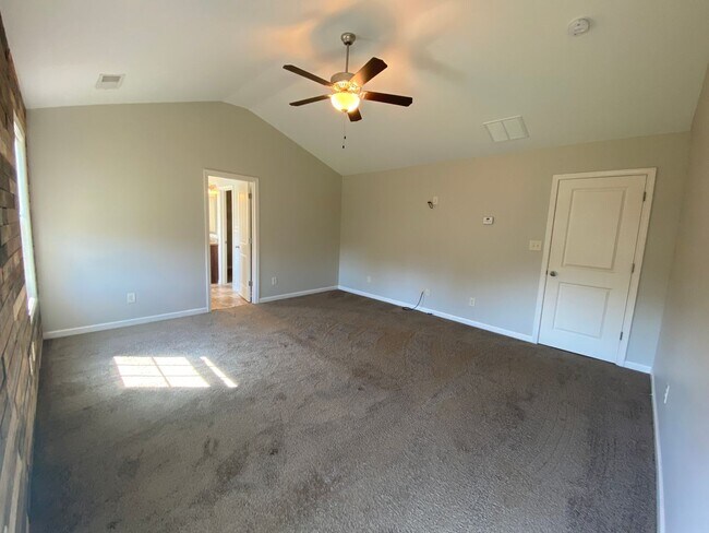 Building Photo - 106 Brown Thrasher Ln