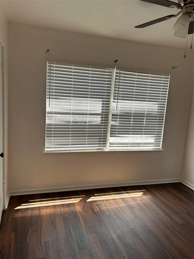 Building Photo - 5522 Thrush Dr