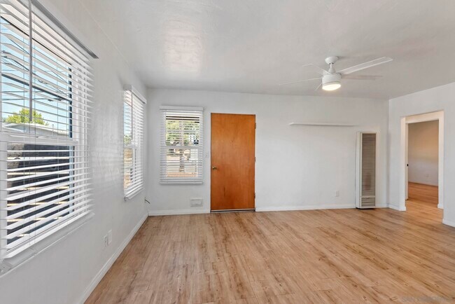 Building Photo - 2548 Violet St