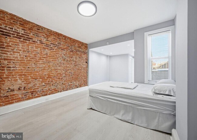 Building Photo - 1015 Riverside Ave