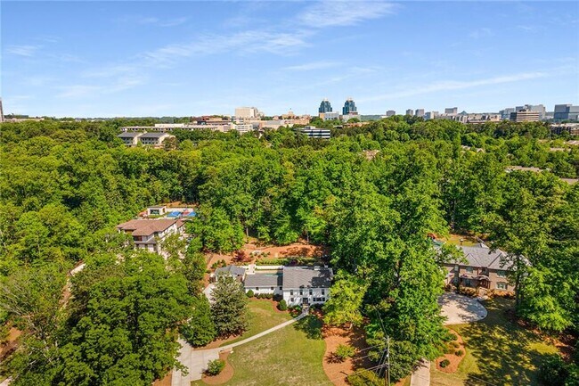 Building Photo - 1100 Kingston Dr NE