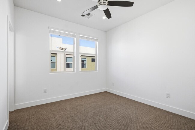 Building Photo - 820 N 8th Ave