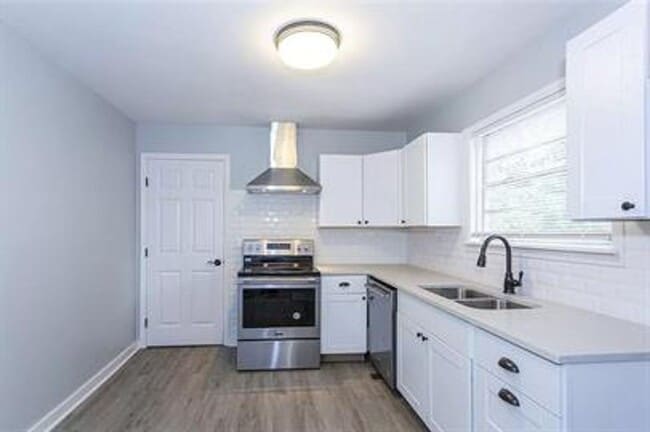 Building Photo - Modern 3BR/2BA Near UAB & Downtown