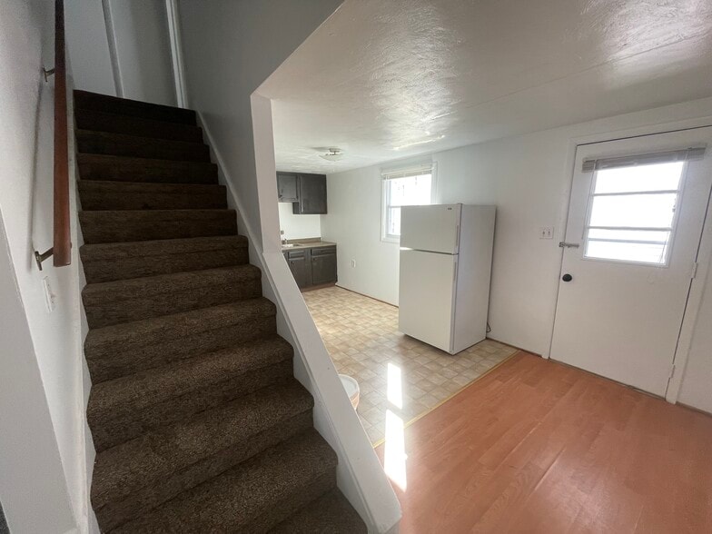 Building Photo - 305 Cherry St