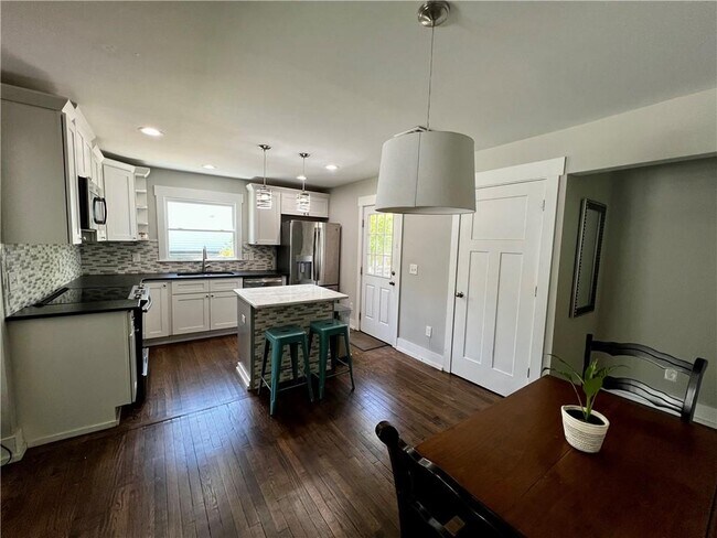 Building Photo - 1611 Wellswood Dr SE