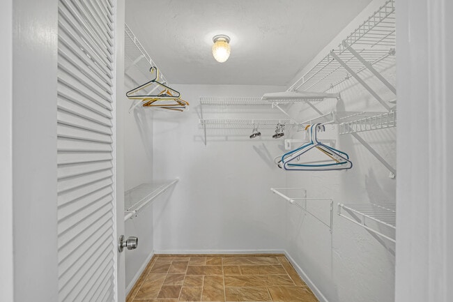 Building Photo - 28 Yacht Club Dr