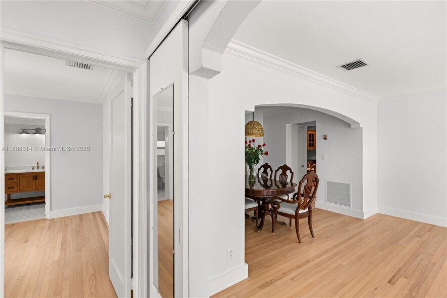 Building Photo - 3018 Coconut Grove Dr
