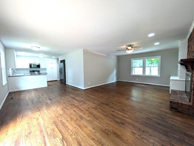 Building Photo - 929 Greenbriar Dr