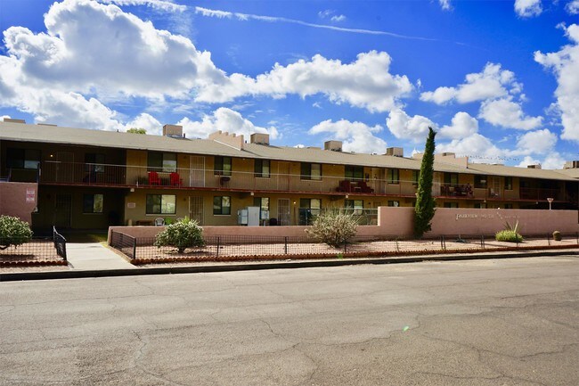Building Photo - 809 E Vogel Ave