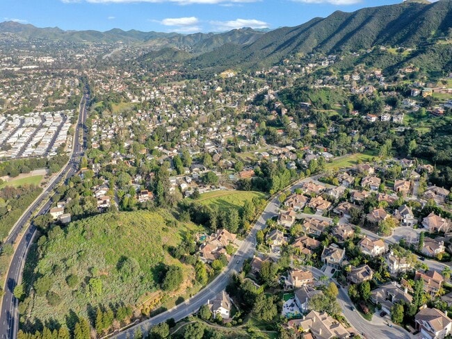 Building Photo - Spacious Newbury Park Rental | Grand Entry, Bonus Room & Covered Patio