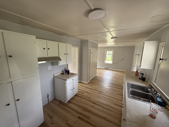 Building Photo - 4425 Kennett Ave