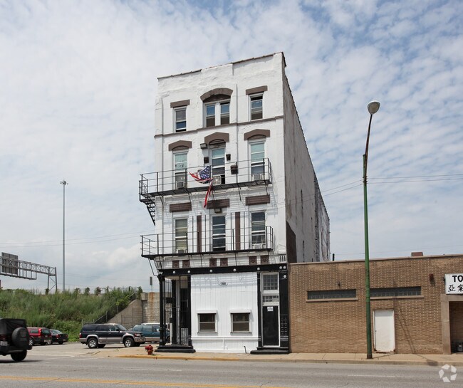Primary Photo - 3022 S Archer Ave