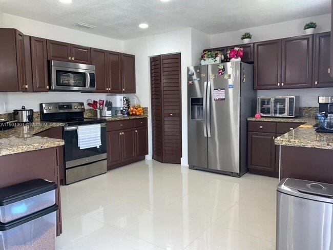 Building Photo - 14804 SW 155th Pl