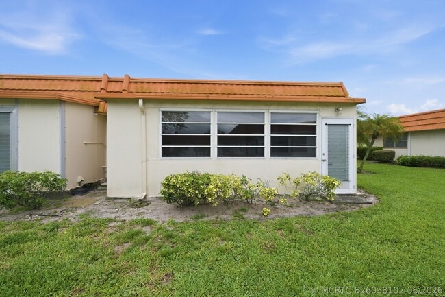 Building Photo - 28 Seville Dr