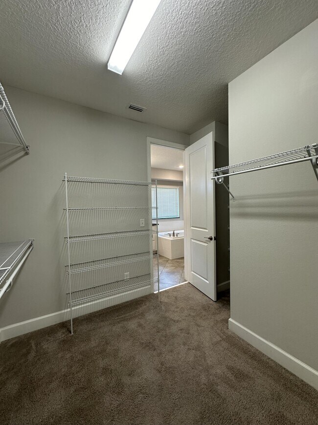 Building Photo - 24 Woodsong Ln