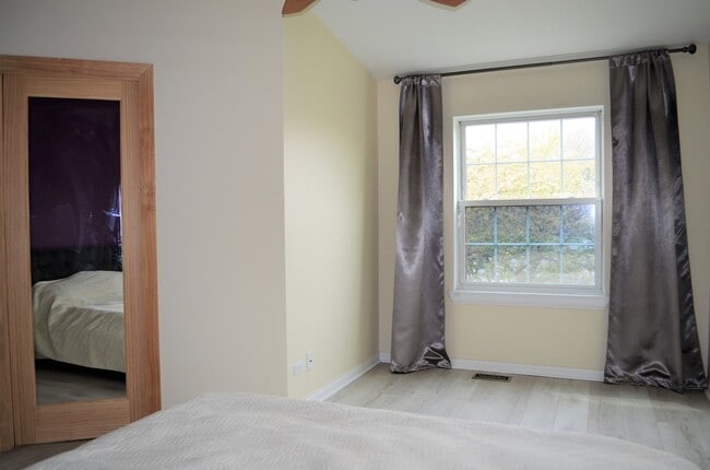 Building Photo - 1285 Wyndham Ln