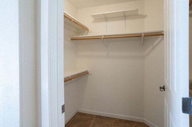 Building Photo - Schedule a tour today for a BEAUTIFUL 3-Be...