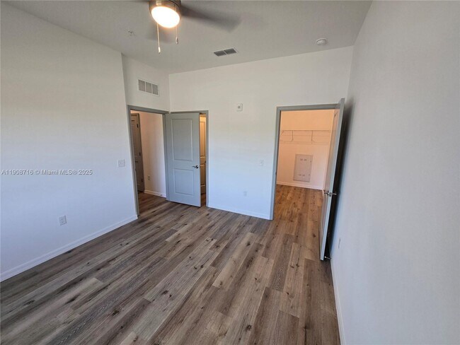 Building Photo - 1481 Hawk Trce Lp