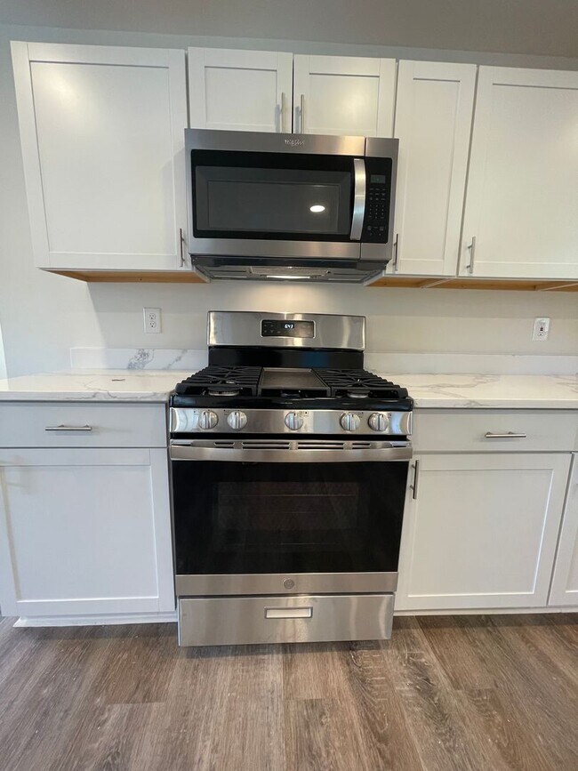 Building Photo - Completely remodeled 3/2 House- $2,150
