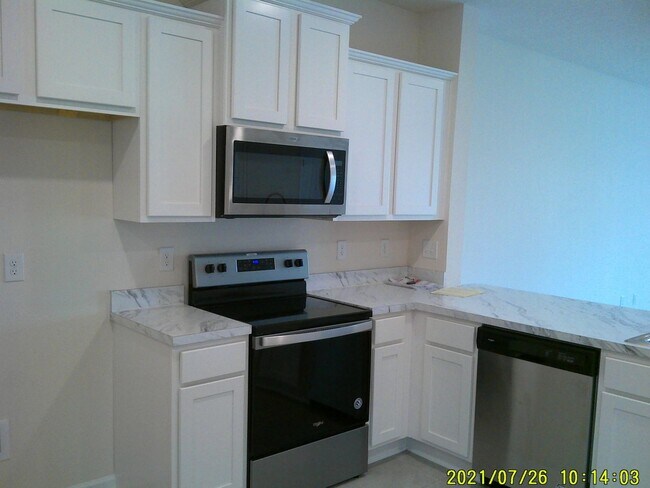 Building Photo - Baypointe Townhome Available!
