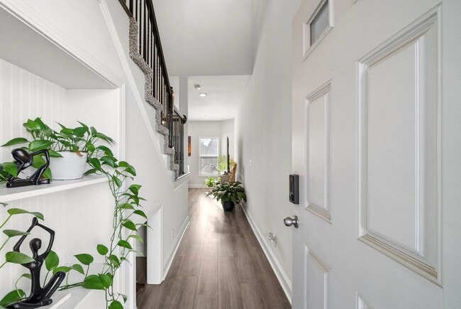 Building Photo - 3 Bedroom 2 1/2 Bath Home For Rent Near Post!