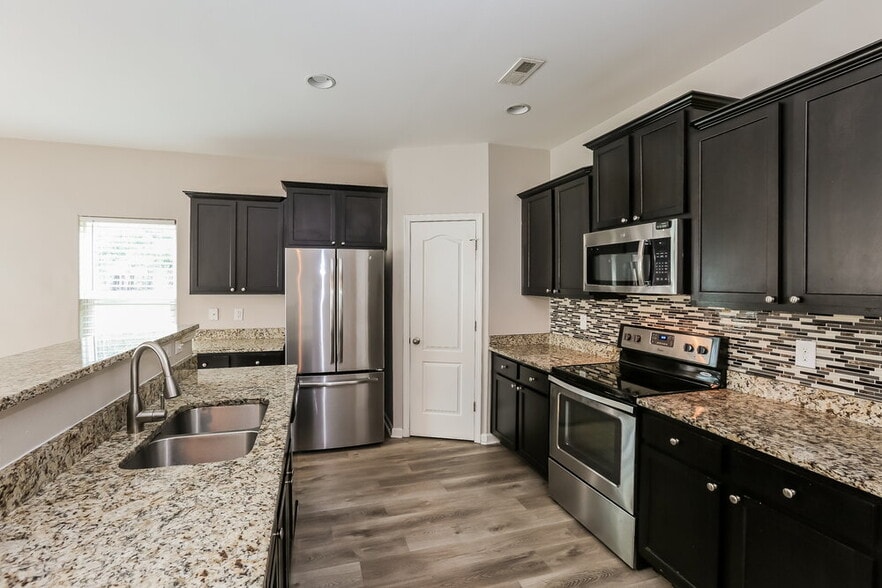 Building Photo - 2621 Meadow Crossing Dr
