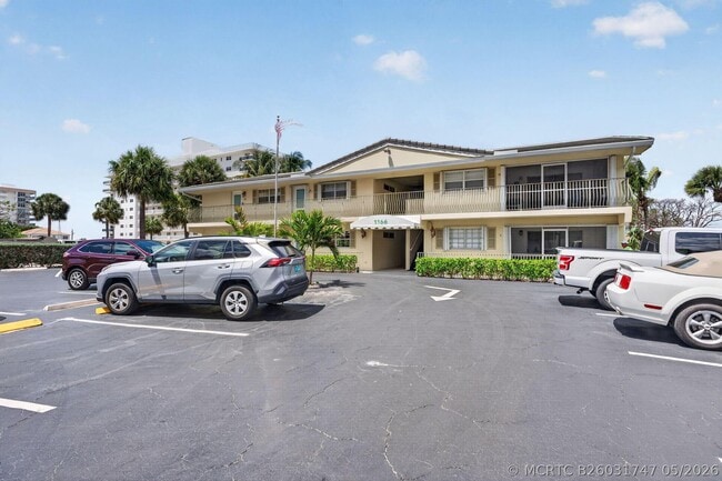 Building Photo - 1021 Hillsboro Mile