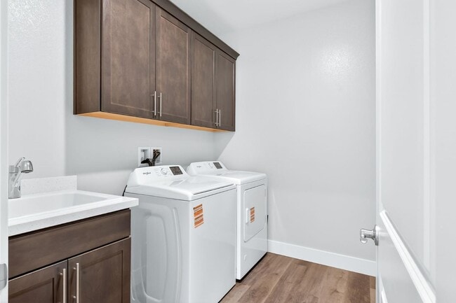 Building Photo - 1024 Saker Falcon Dr