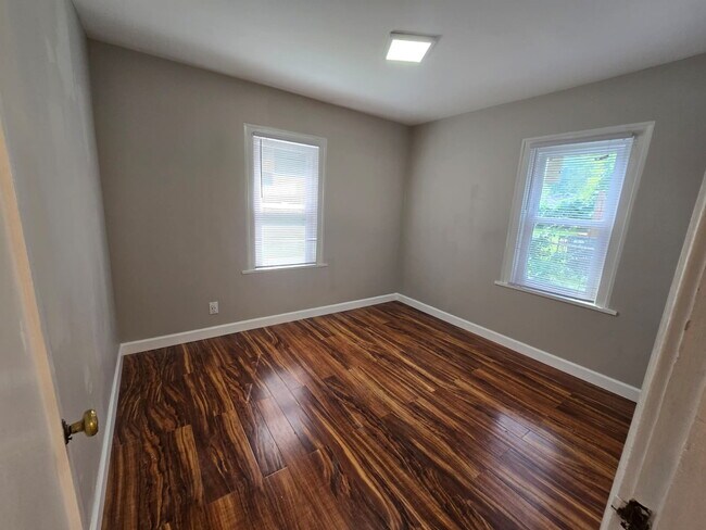 Building Photo - Awesome 3-Bedroom Home in St. Louis – Move...