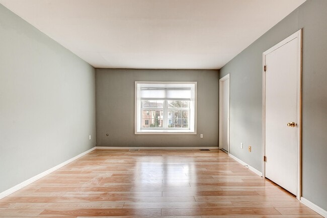 Building Photo - 811 Kings Croft Dr