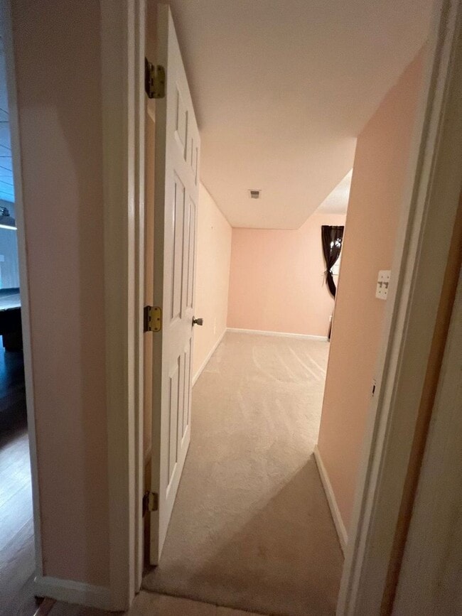 Building Photo - STAFFORD HOME - LARGE 5 BEDROOMS!