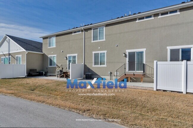 Building Photo - Beautiful Townhouse in Draper - 3 BD 2.5 BA 2 GA - 2250 Square Feet