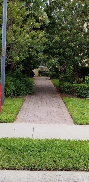 Building Photo - 8082 Moonstone Dr